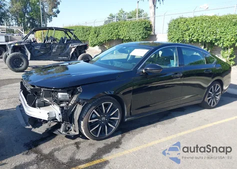 2025 Honda Accord Hybrid Touring z USA, uszkodzony, nr VIN 1HGCY2F80SA016356